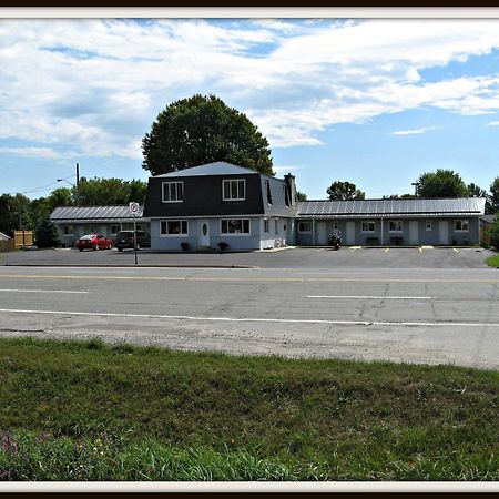 Perth Plaza Inn & Suites Eksteriør billede