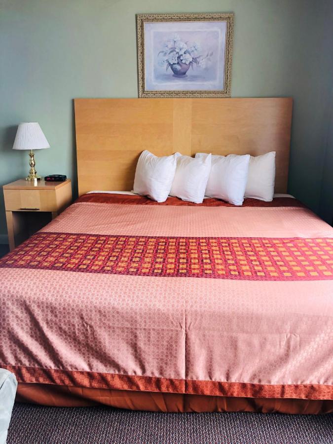 Perth Plaza Inn & Suites Eksteriør billede