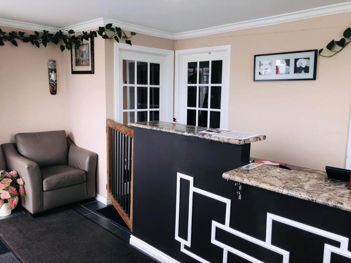 Perth Plaza Inn & Suites Eksteriør billede