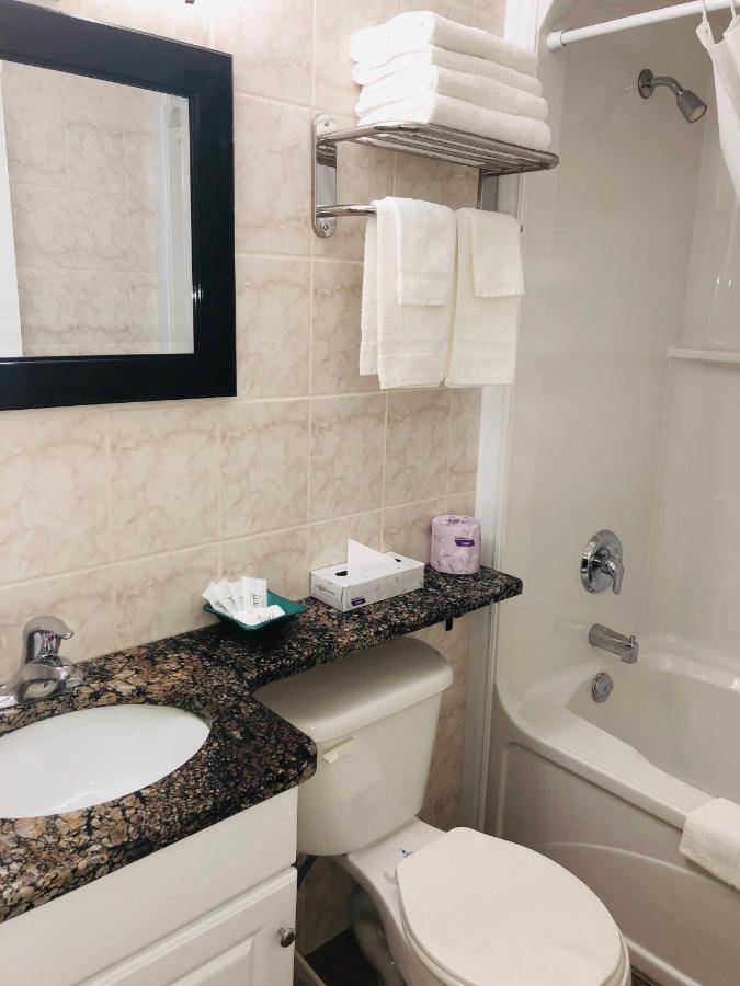 Perth Plaza Inn & Suites Eksteriør billede