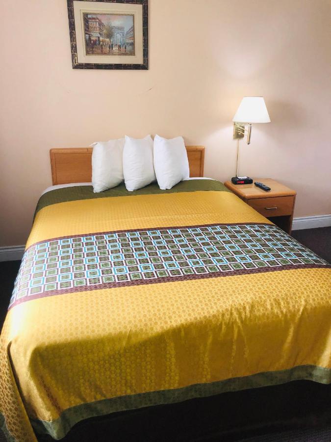 Perth Plaza Inn & Suites Eksteriør billede