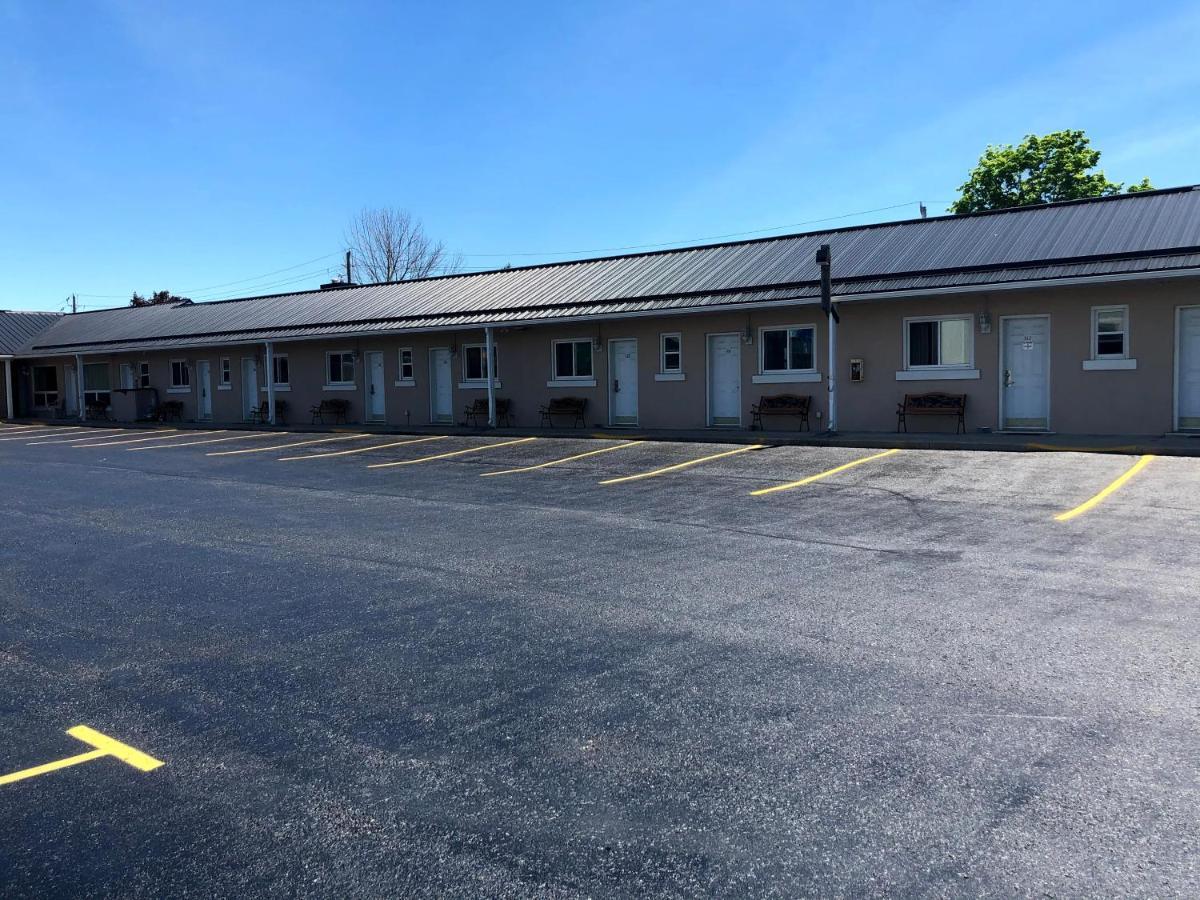 Perth Plaza Inn & Suites Eksteriør billede