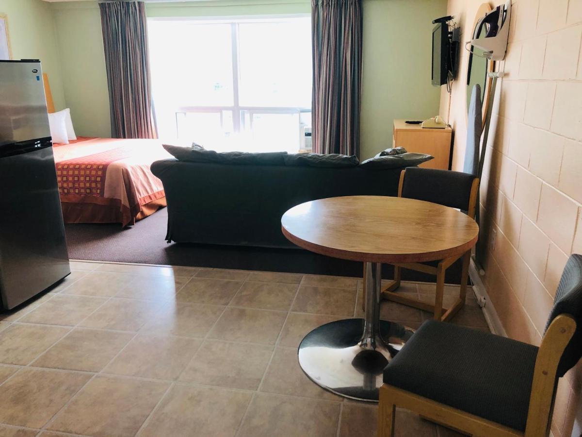 Perth Plaza Inn & Suites Eksteriør billede