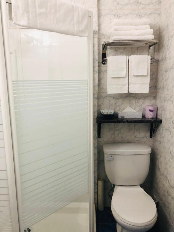 Perth Plaza Inn & Suites Eksteriør billede