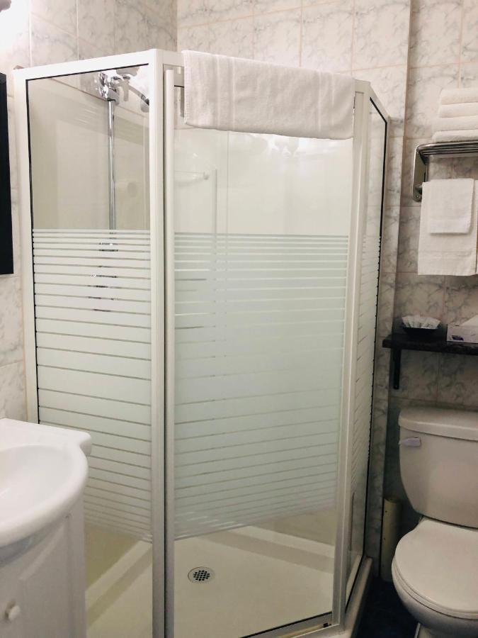 Perth Plaza Inn & Suites Eksteriør billede
