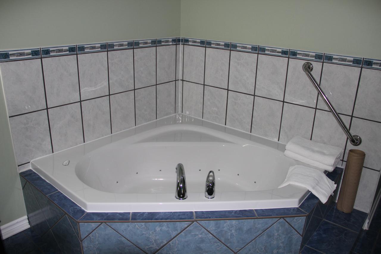 Perth Plaza Inn & Suites Eksteriør billede