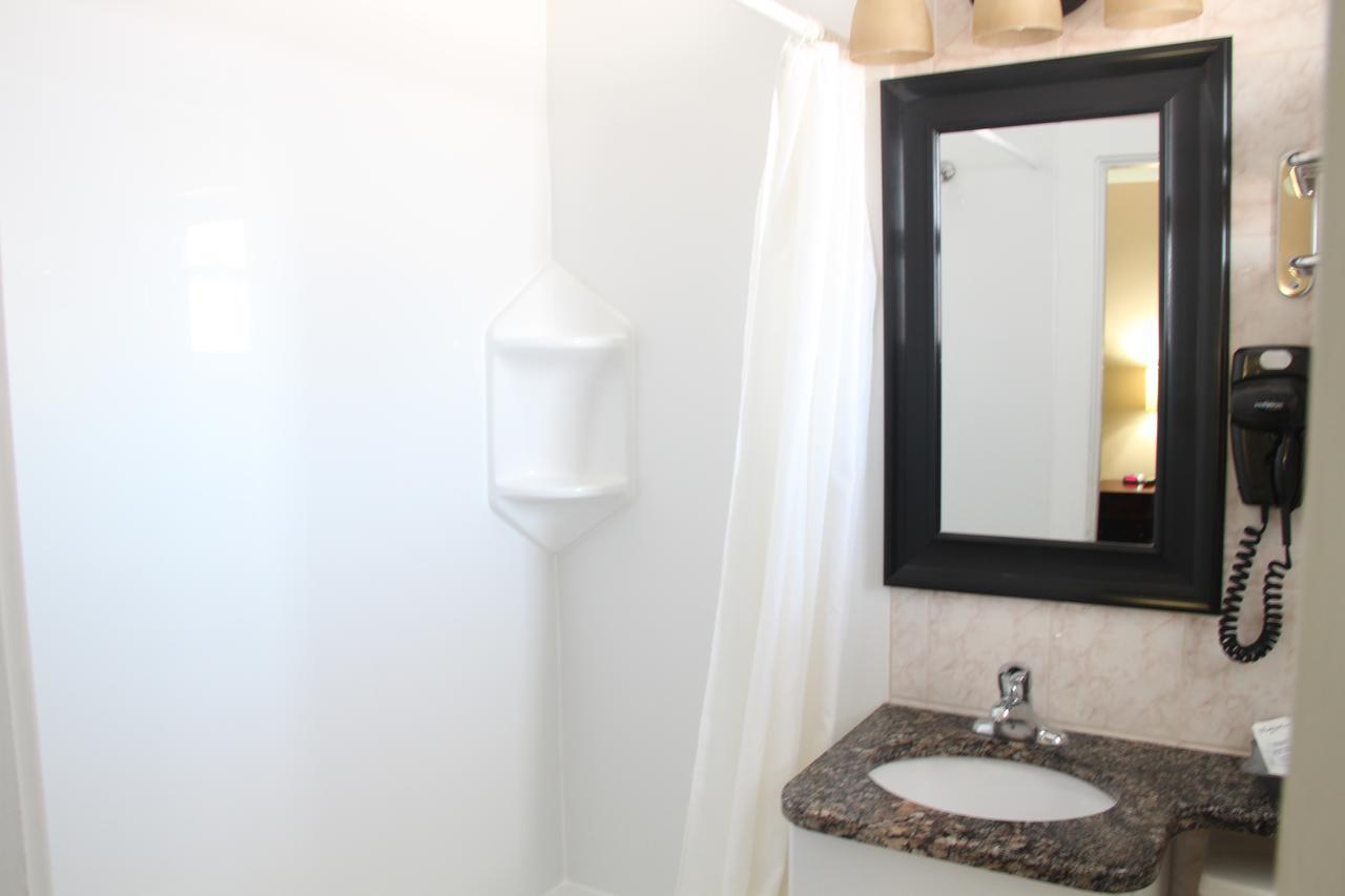 Perth Plaza Inn & Suites Eksteriør billede
