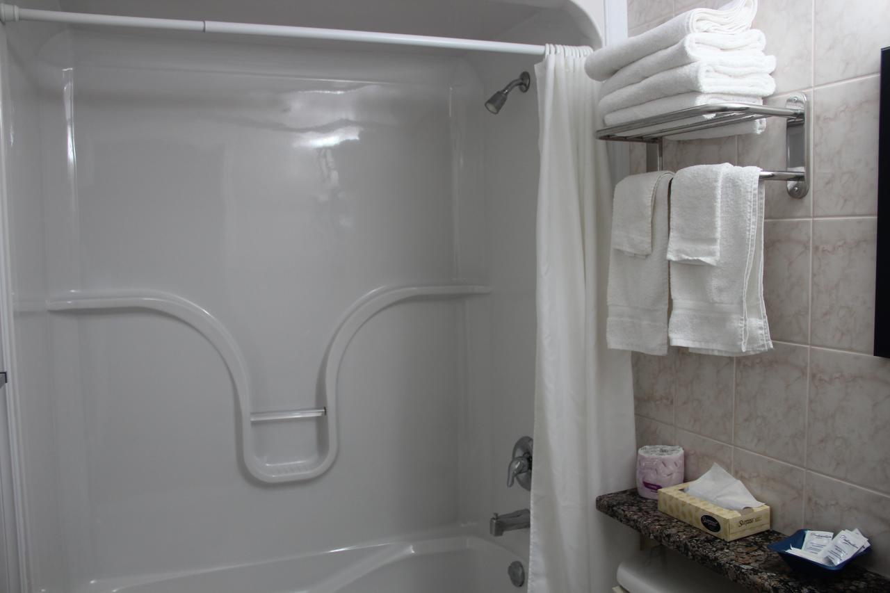 Perth Plaza Inn & Suites Eksteriør billede